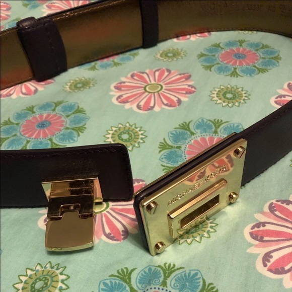 Michael kors belt - Picture 2 of 3